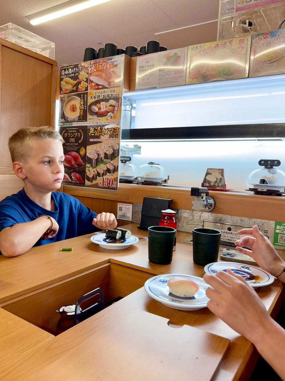 Sushi nigiri Japan conveyor kaiten-sushi lopende band vers