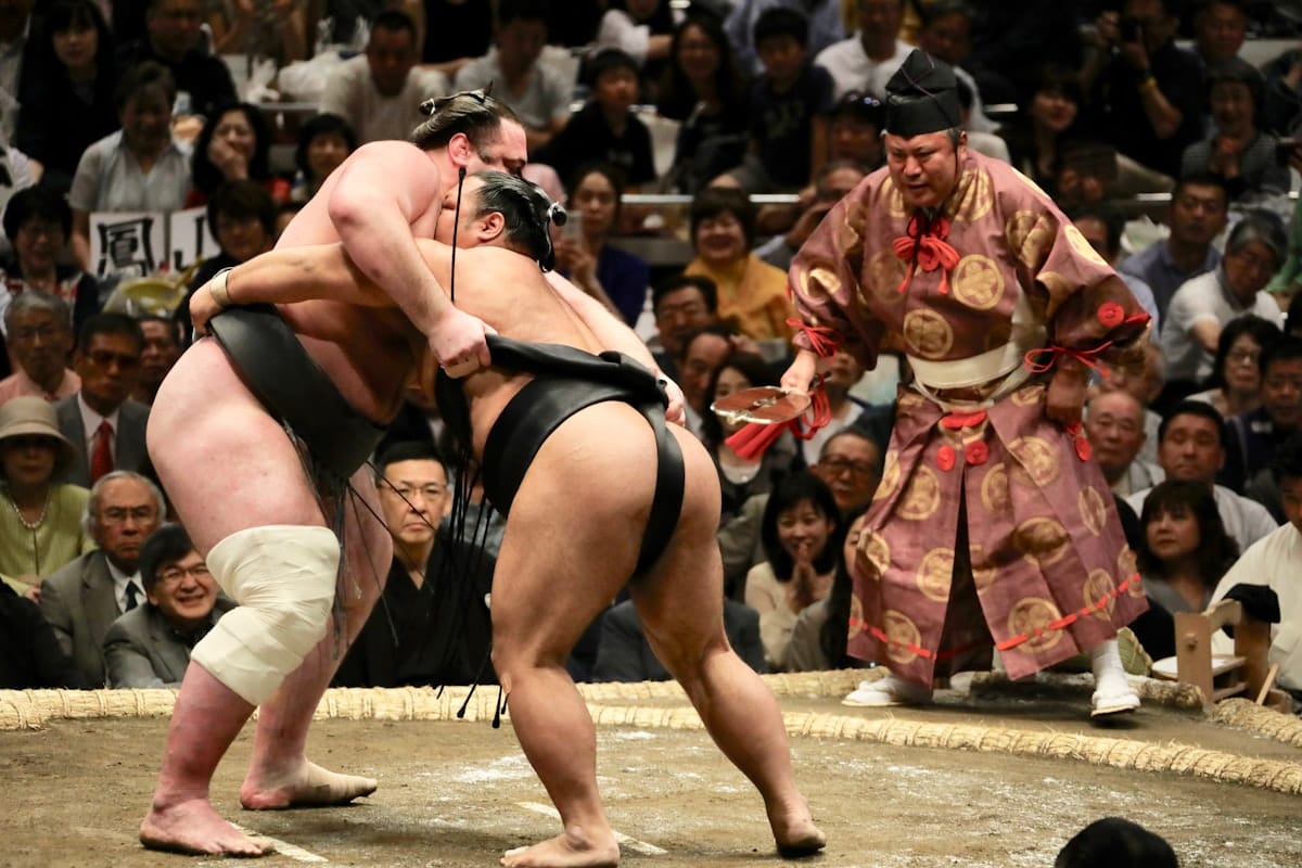 Sumo ochtendtraining Tokyo traditionele rikishi training
